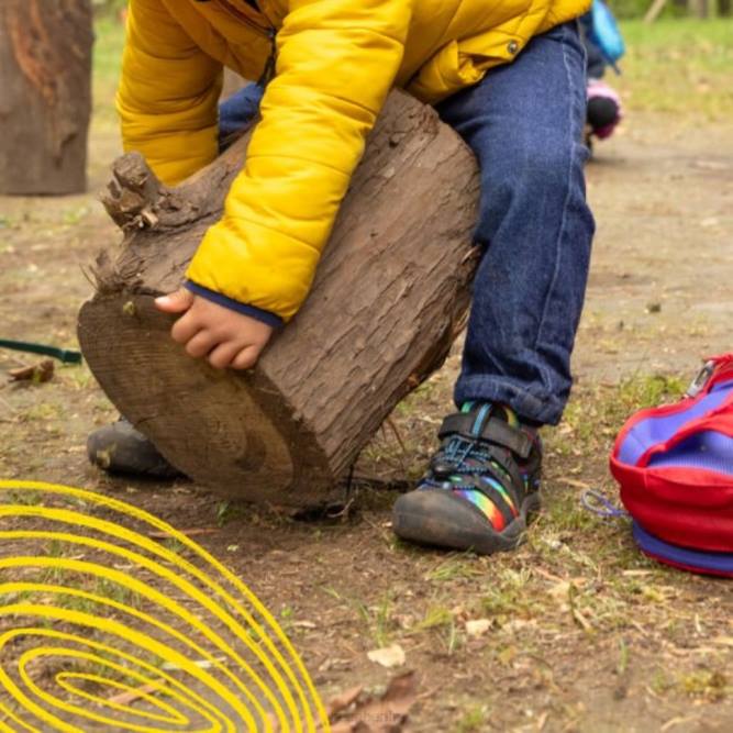 R0Z4592 kleiner Newport-Schuh Keen Schwarz-Original-Batikfärbung